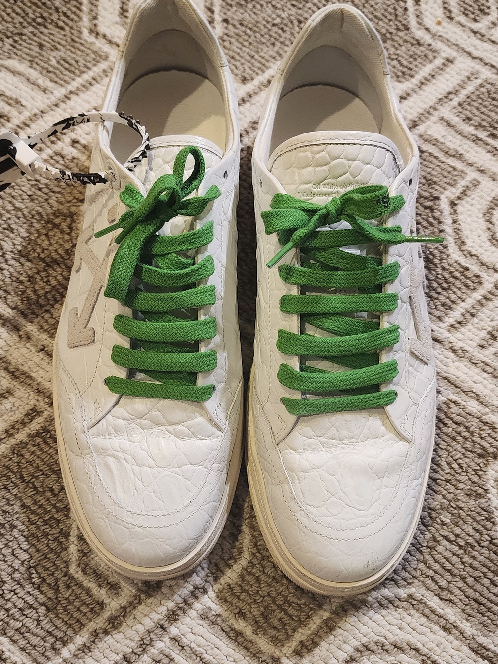 Off-White Low-Top Women's Sneakers with Green Laces AUTHENTIC